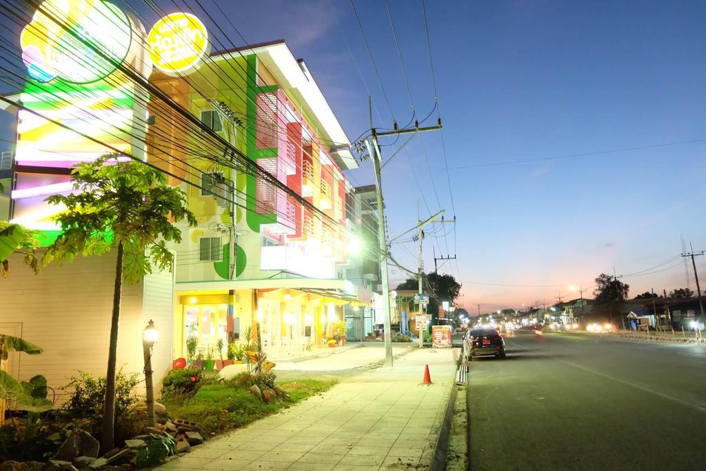 The Colorful Hotel Thung Song Exterior photo