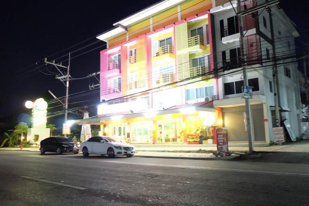 The Colorful Hotel Thung Song Exterior photo